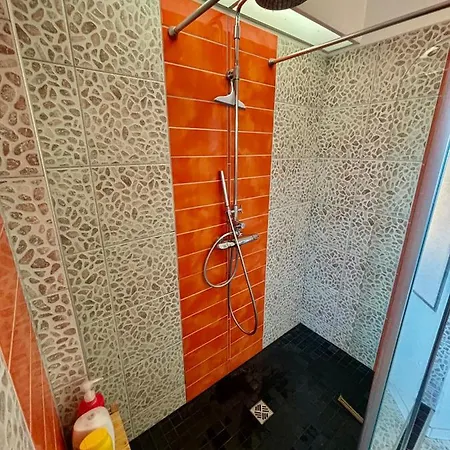 Maison Remoise Confort Avec Garage Et Jacuzzi *